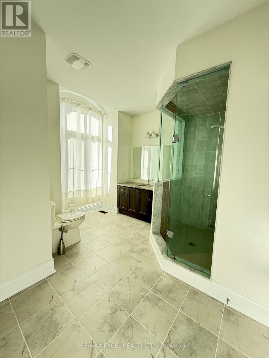 18 Macdonald Court, Richmond Hill, Ontario  L4E 4S3 - Photo 11 - N12524946