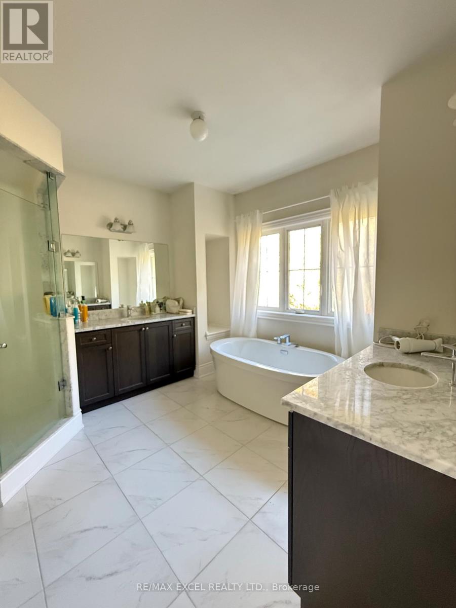 18 Macdonald Court, Richmond Hill, Ontario  L4E 4S3 - Photo 14 - N12524946