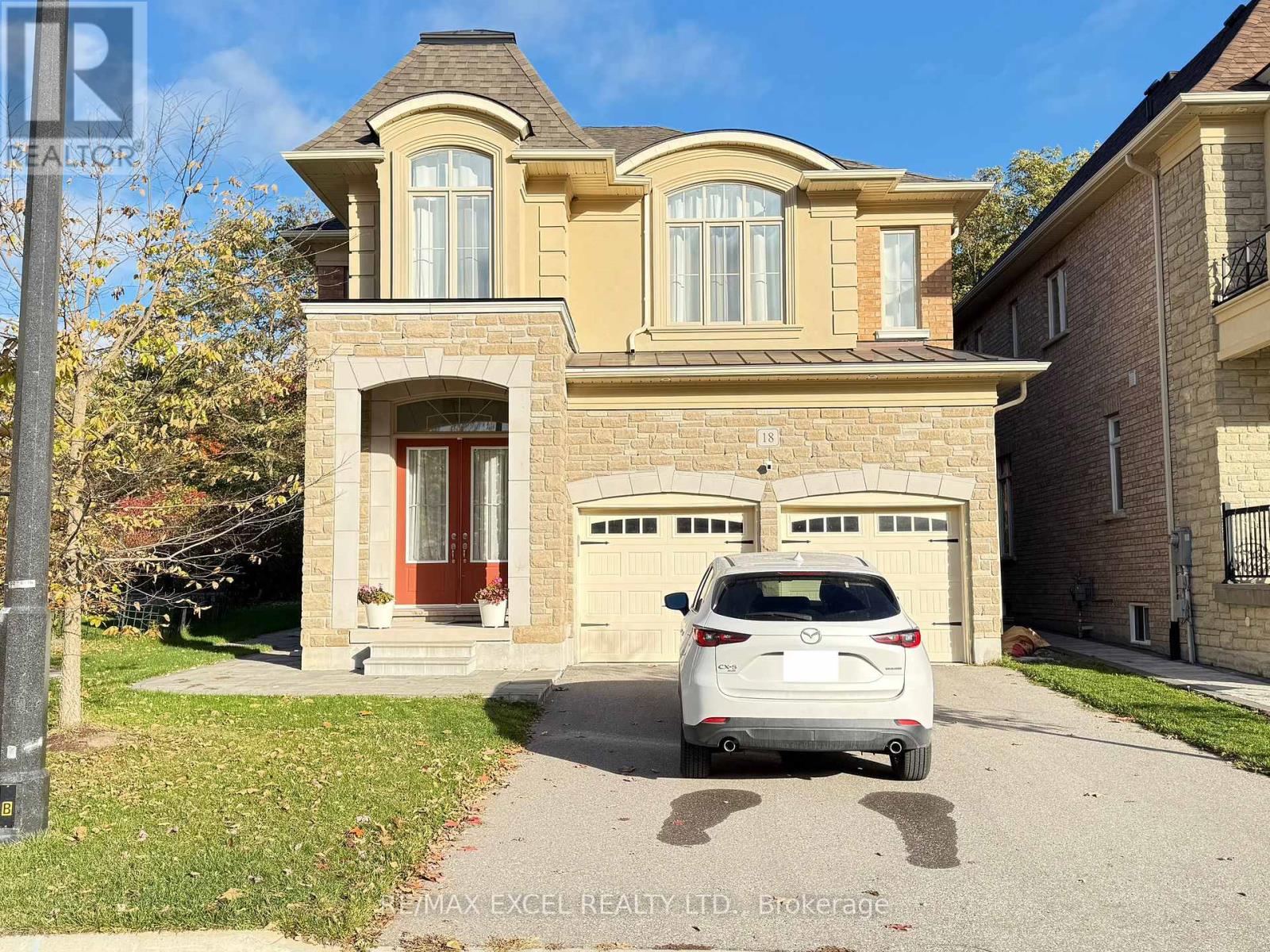 18 Macdonald Court, Richmond Hill, Ontario  L4E 4S3 - Photo 2 - N12524946