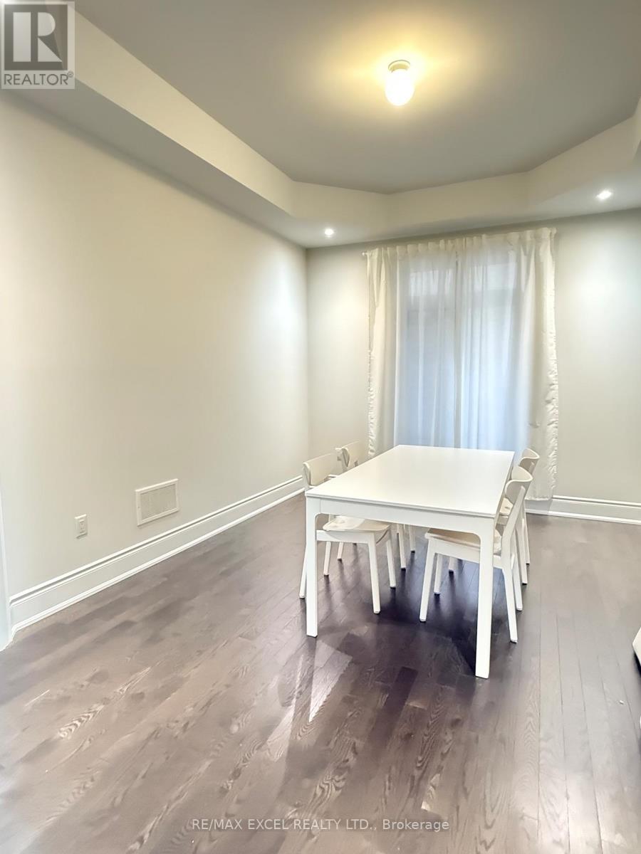 18 Macdonald Court, Richmond Hill, Ontario  L4E 4S3 - Photo 5 - N12524946