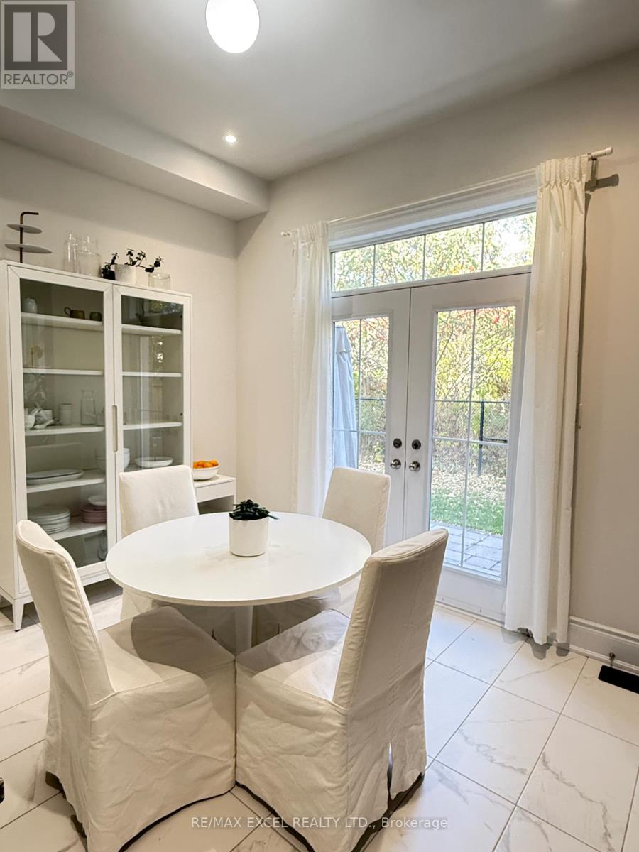 18 Macdonald Court, Richmond Hill, Ontario  L4E 4S3 - Photo 6 - N12524946