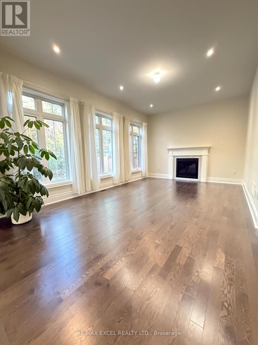 18 Macdonald Court, Richmond Hill, Ontario  L4E 4S3 - Photo 8 - N12524946