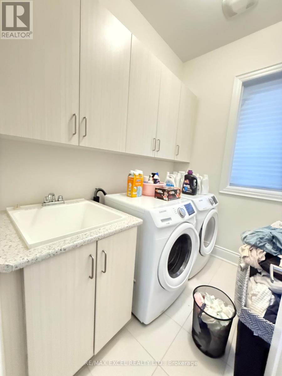 18 Macdonald Court, Richmond Hill, Ontario  L4E 4S3 - Photo 9 - N12524946