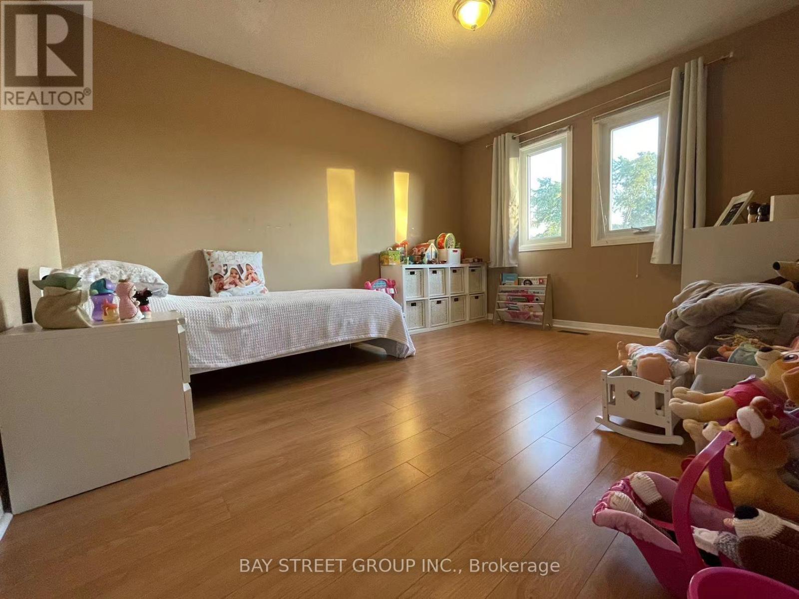 4255 Wakefield Crescent, Mississauga, Ontario L5C 4M5 - Photo 13 - W12524944