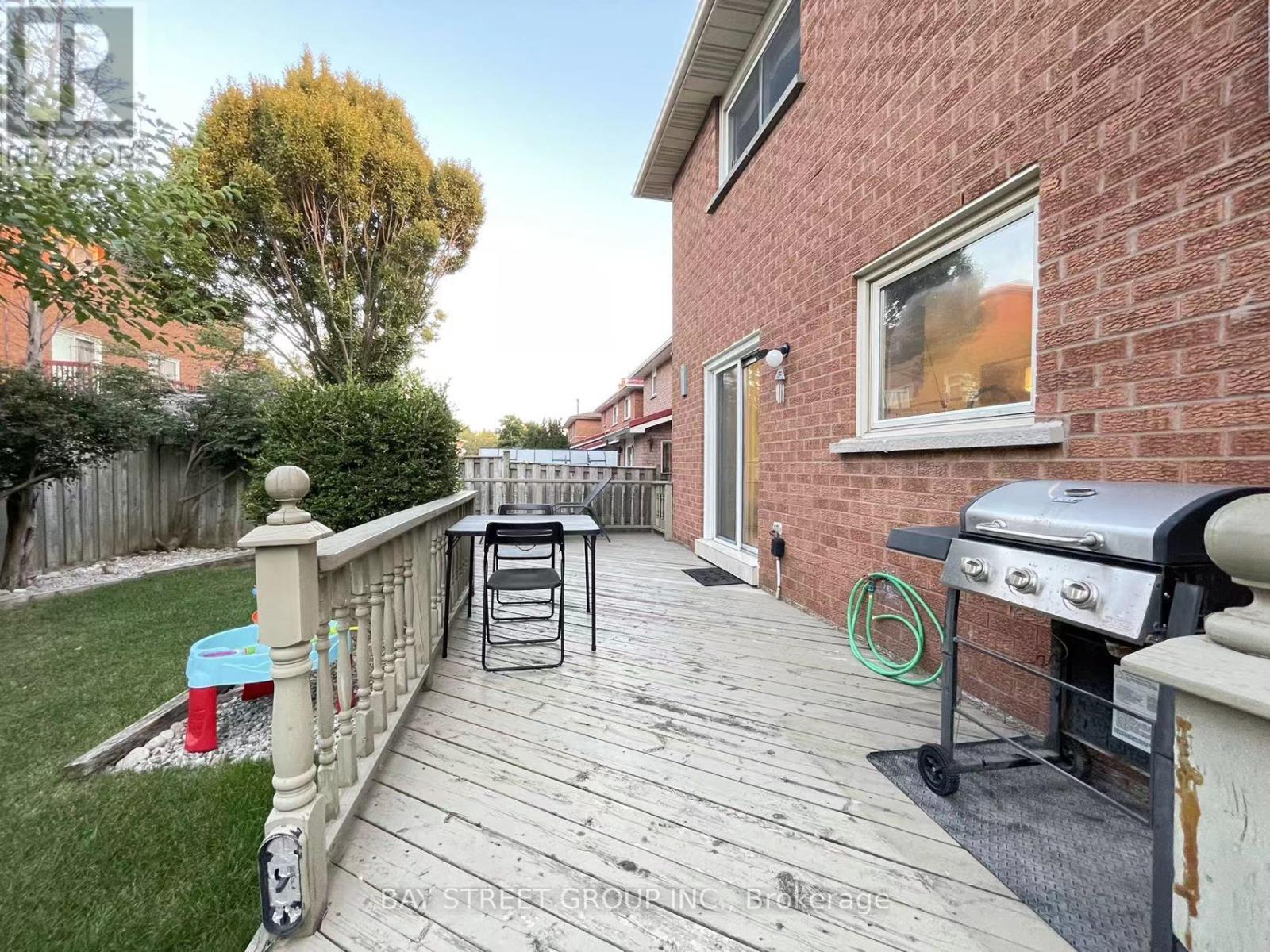4255 Wakefield Crescent, Mississauga, Ontario L5C 4M5 - Photo 19 - W12524944