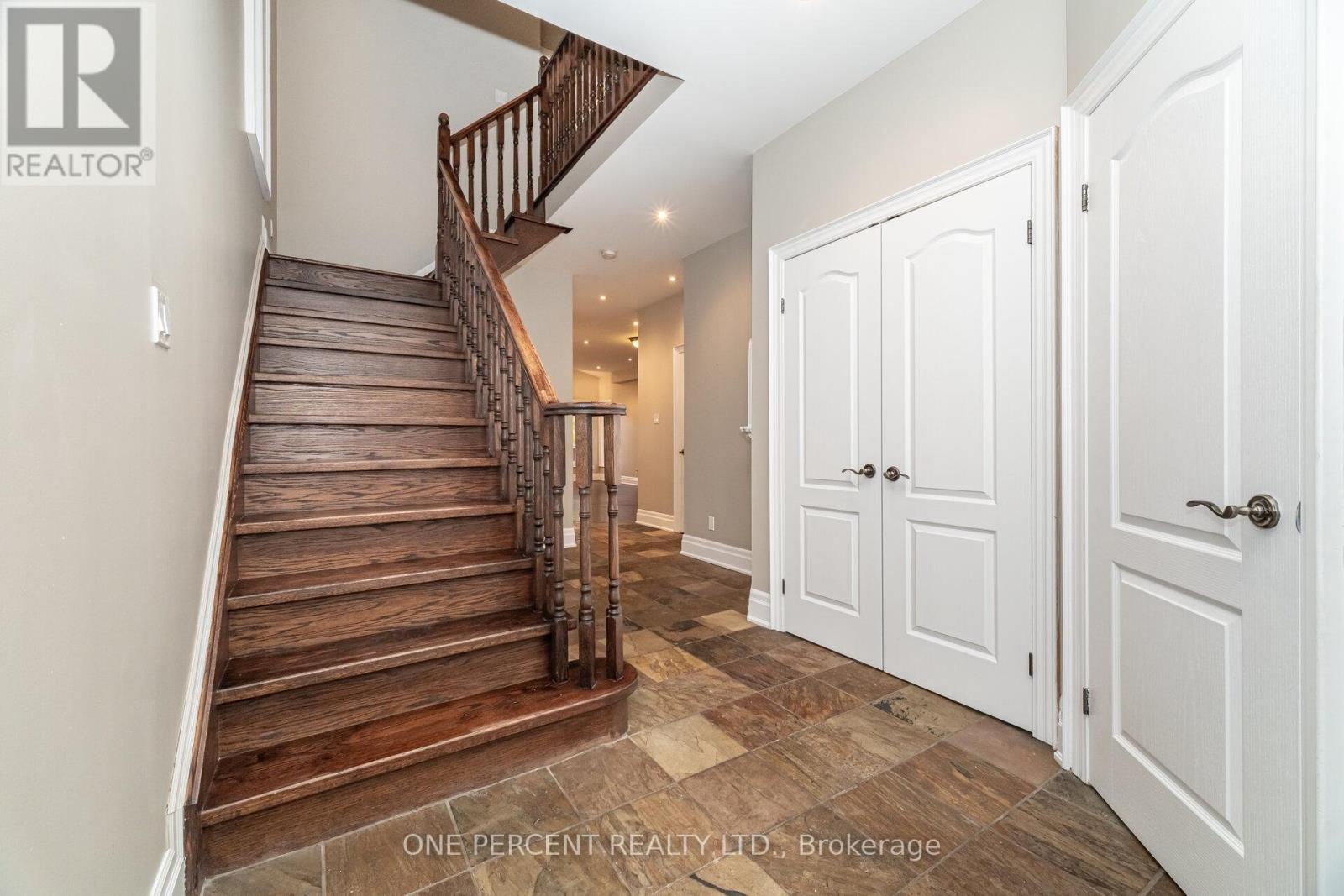 2432 Hilda Drive, Oakville, Ontario  L6H 7N3 - Photo 23 - W12524964