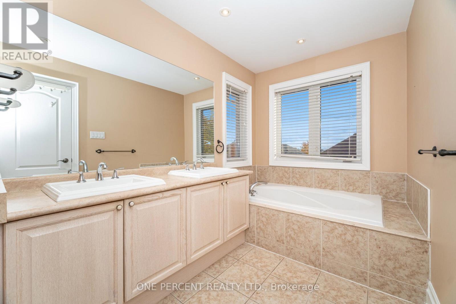 2432 Hilda Drive, Oakville, Ontario  L6H 7N3 - Photo 26 - W12524964