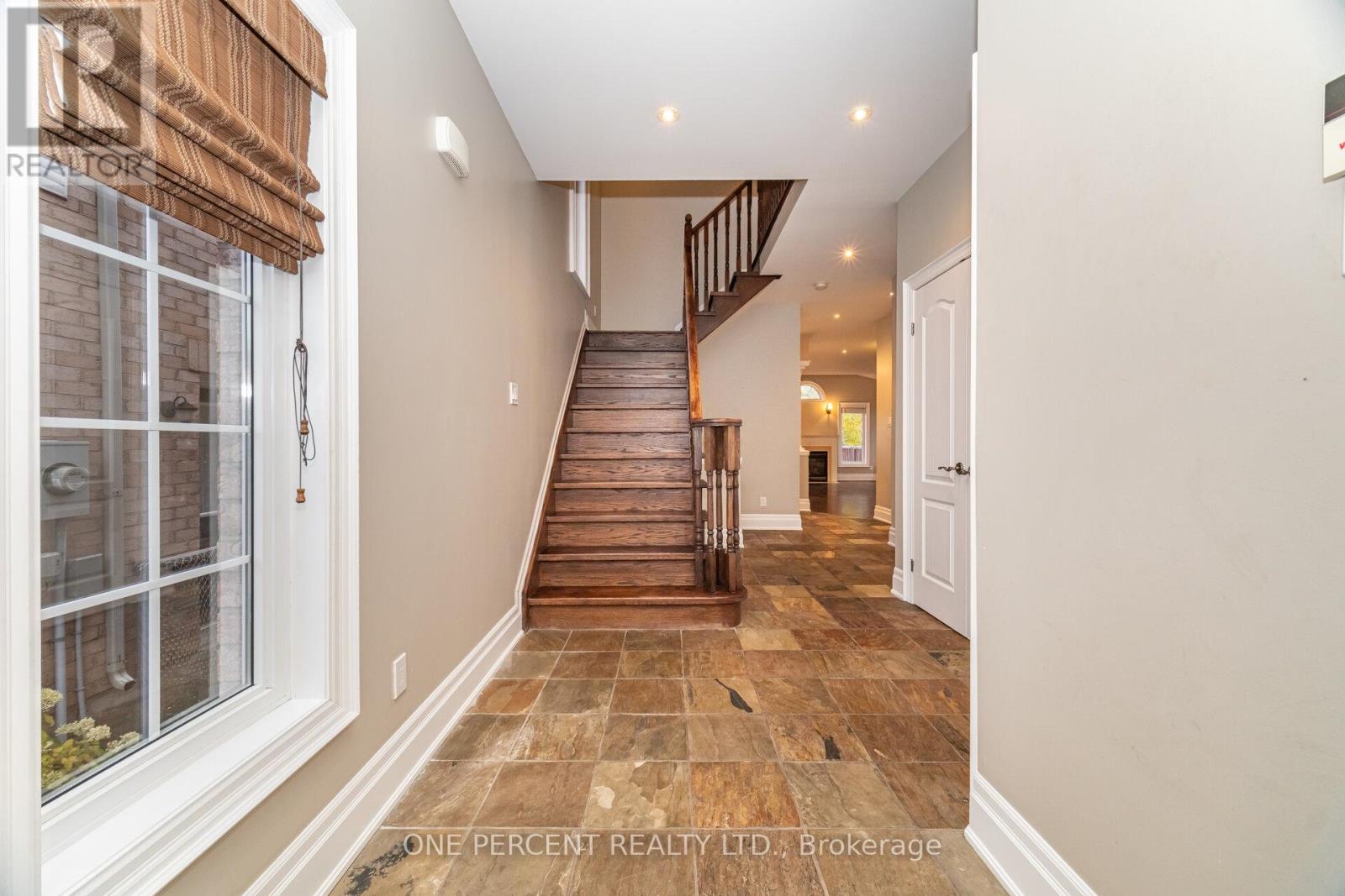 2432 Hilda Drive, Oakville, Ontario  L6H 7N3 - Photo 5 - W12524964