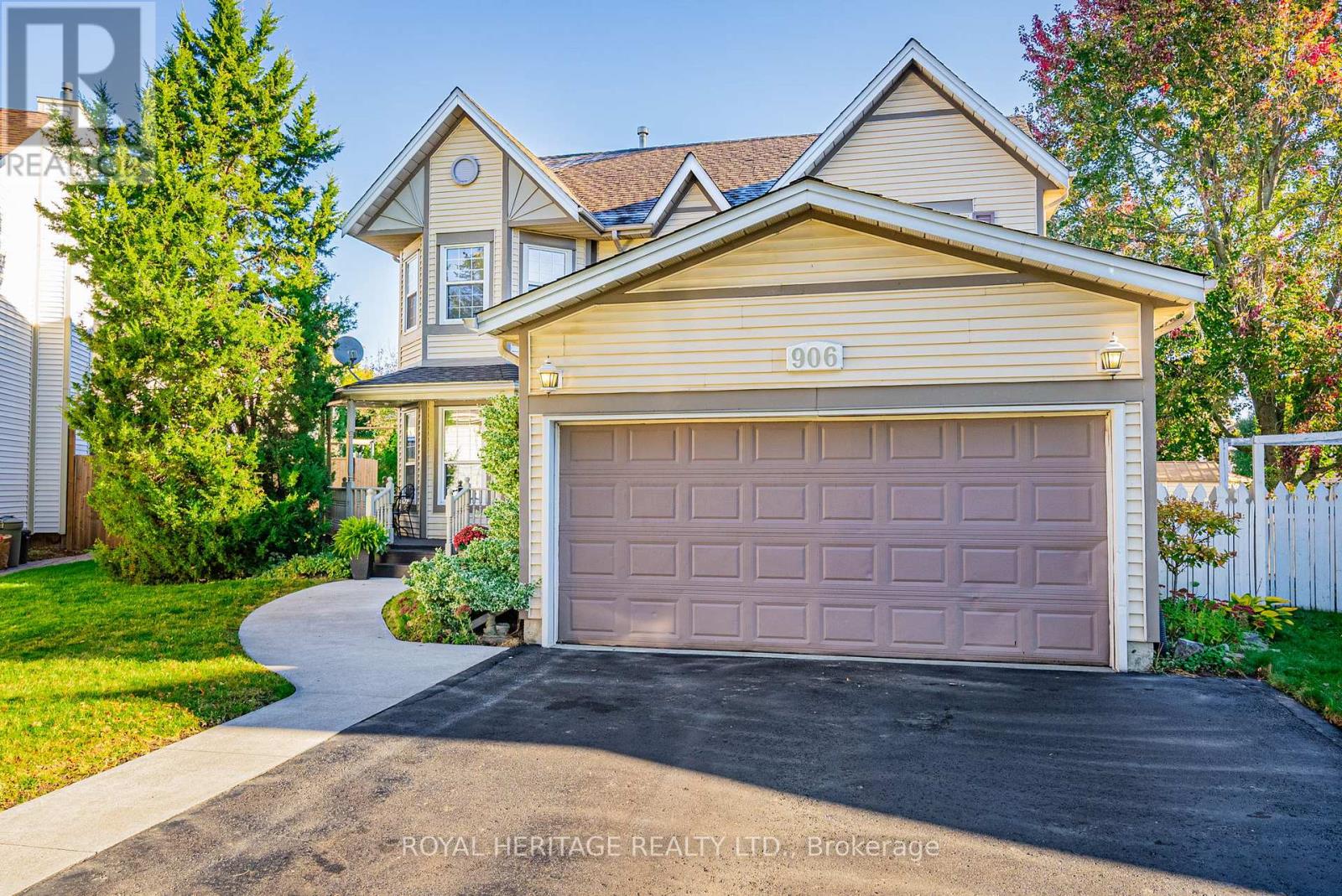 906 KINGSLEY COURT, Oshawa, Ontario