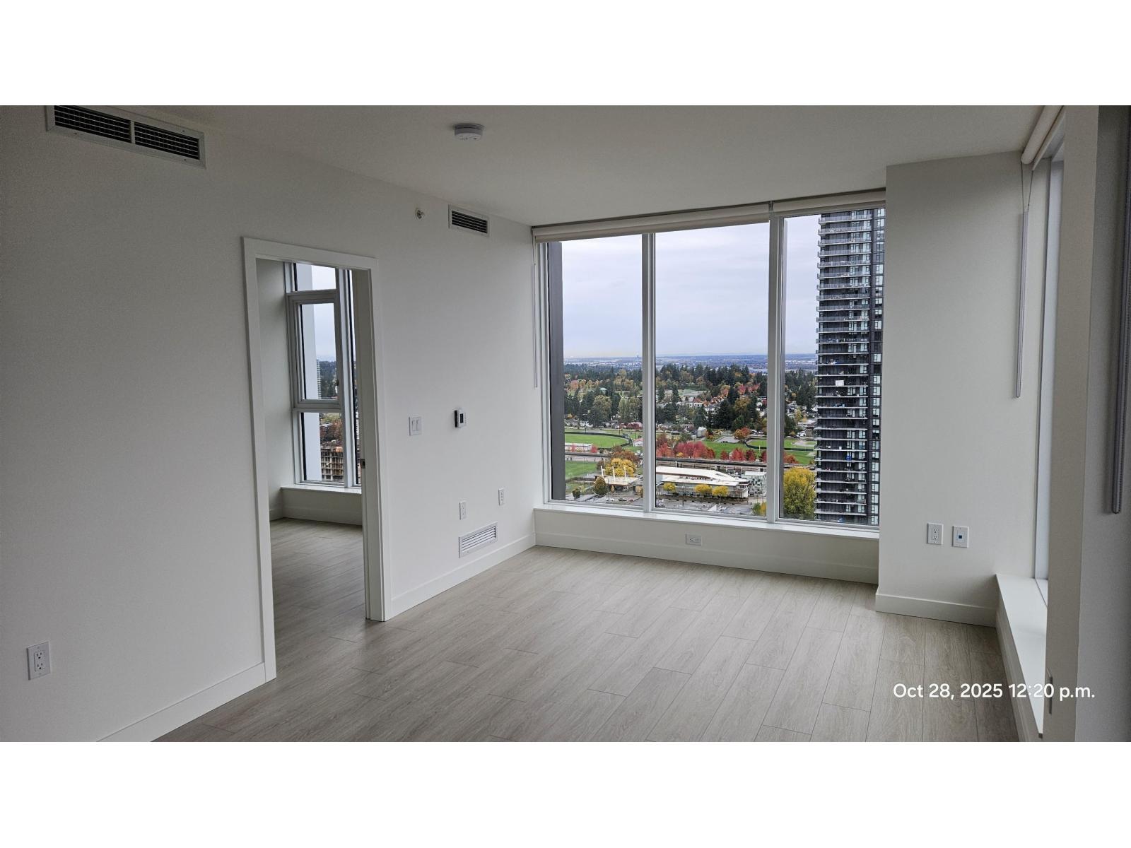 2508 13675 107a Avenue, Surrey, British Columbia  V3T 0X2 - Photo 2 - R3065951