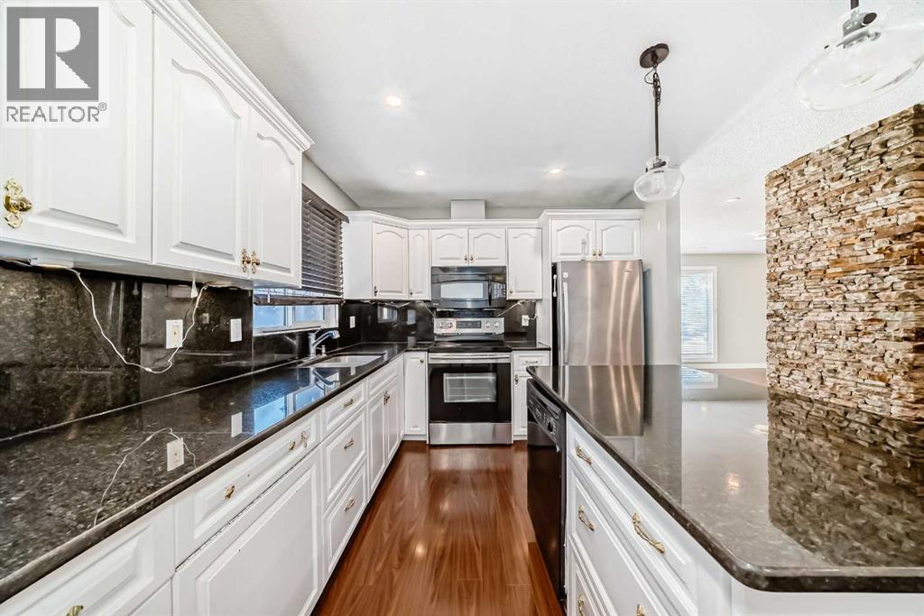 130 Braniff Crescent Sw, Calgary, Alberta  T2W 2M4 - Photo 7 - A2269587