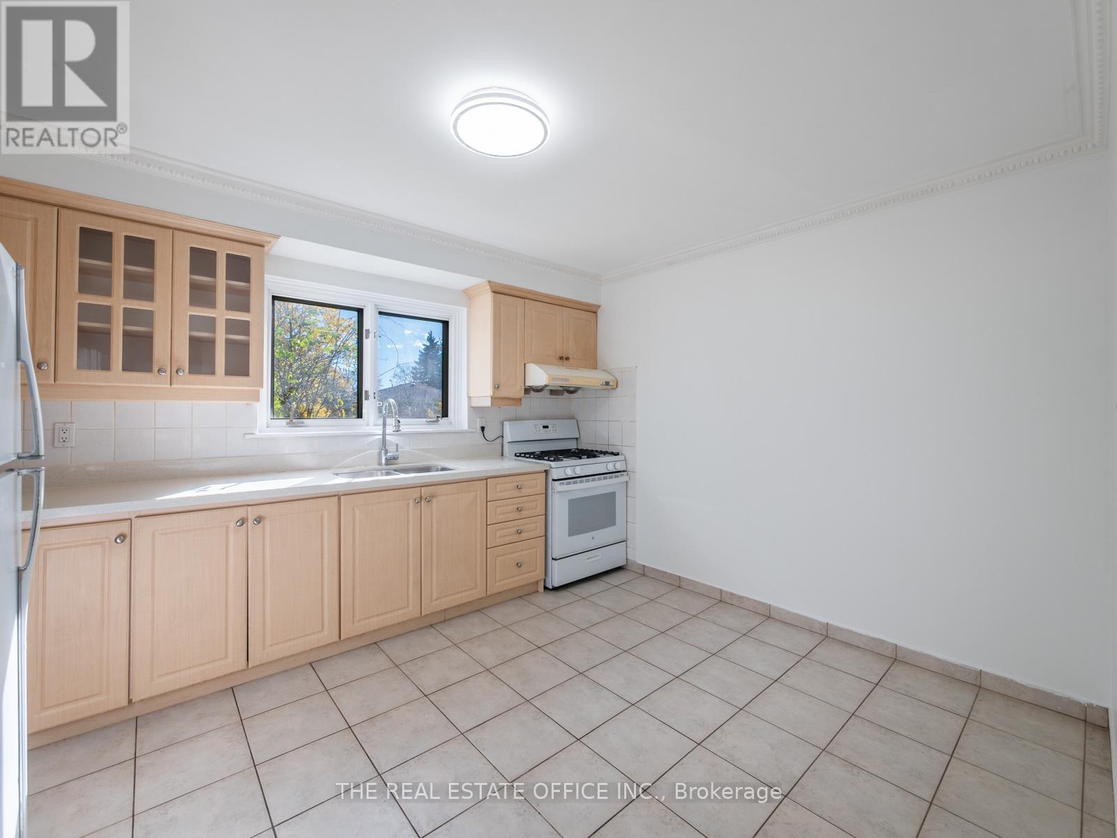 11 Dunsdale Square, Toronto, Ontario  M1S 2L7 - Photo 12 - E12524980