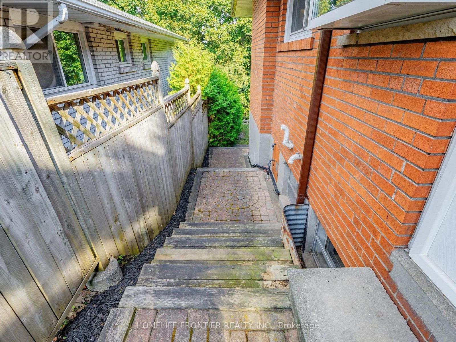 Upper - 52 Landfair Crescent, Toronto, Ontario  M1J 3A7 - Photo 26 - E12524990