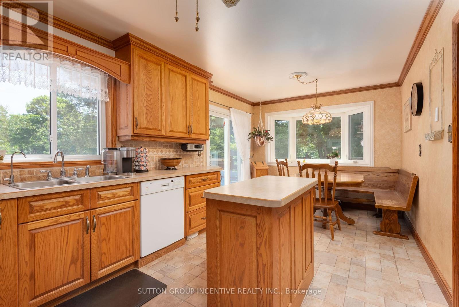 1983 Innisfil Heights Crescent, Innisfil, Ontario  L9S 4A7 - Photo 16 - N12524970