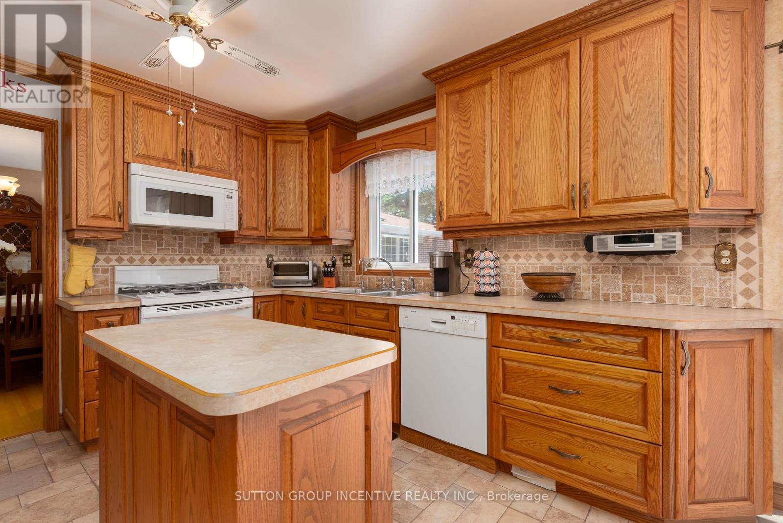 1983 Innisfil Heights Crescent, Innisfil, Ontario  L9S 4A7 - Photo 18 - N12524970