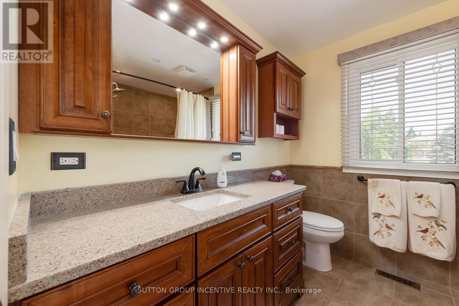 1983 Innisfil Heights Crescent, Innisfil, Ontario  L9S 4A7 - Photo 32 - N12524970