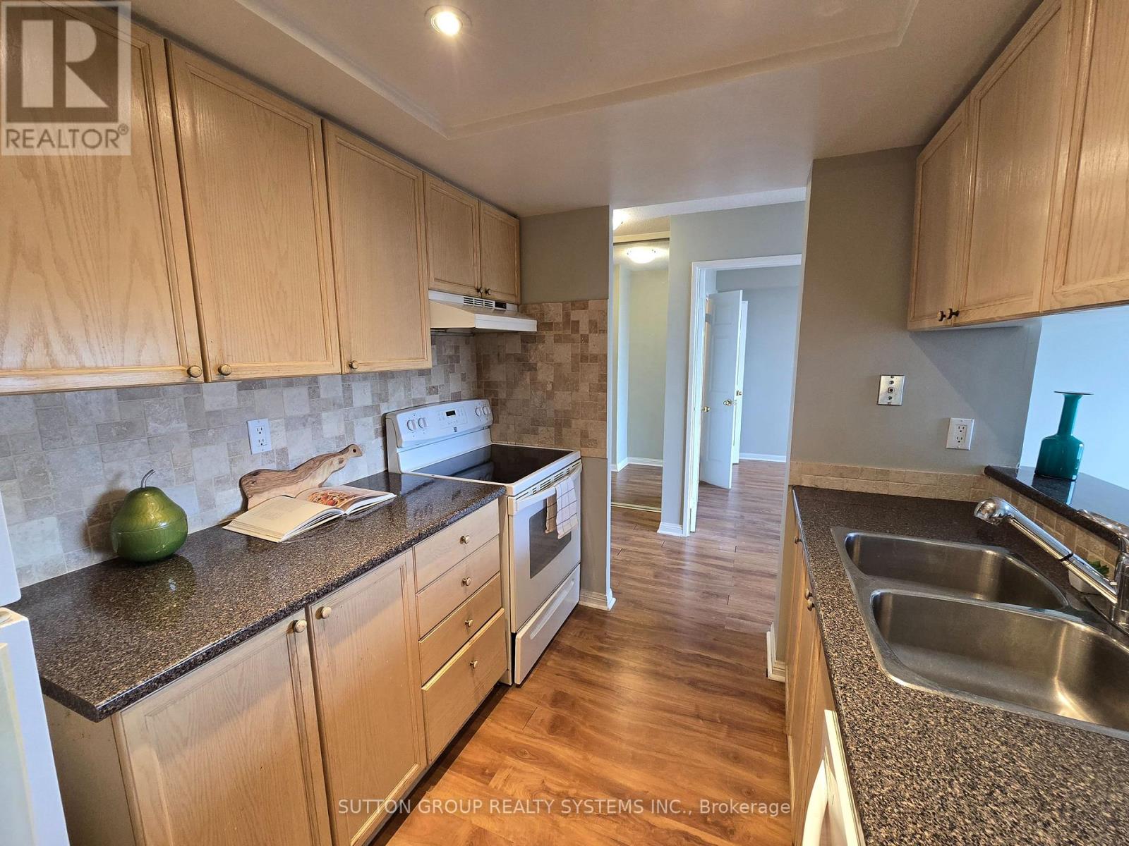 407 - 101 Subway Crescent, Toronto, Ontario  M9B 6K4 - Photo 11 - W12524968