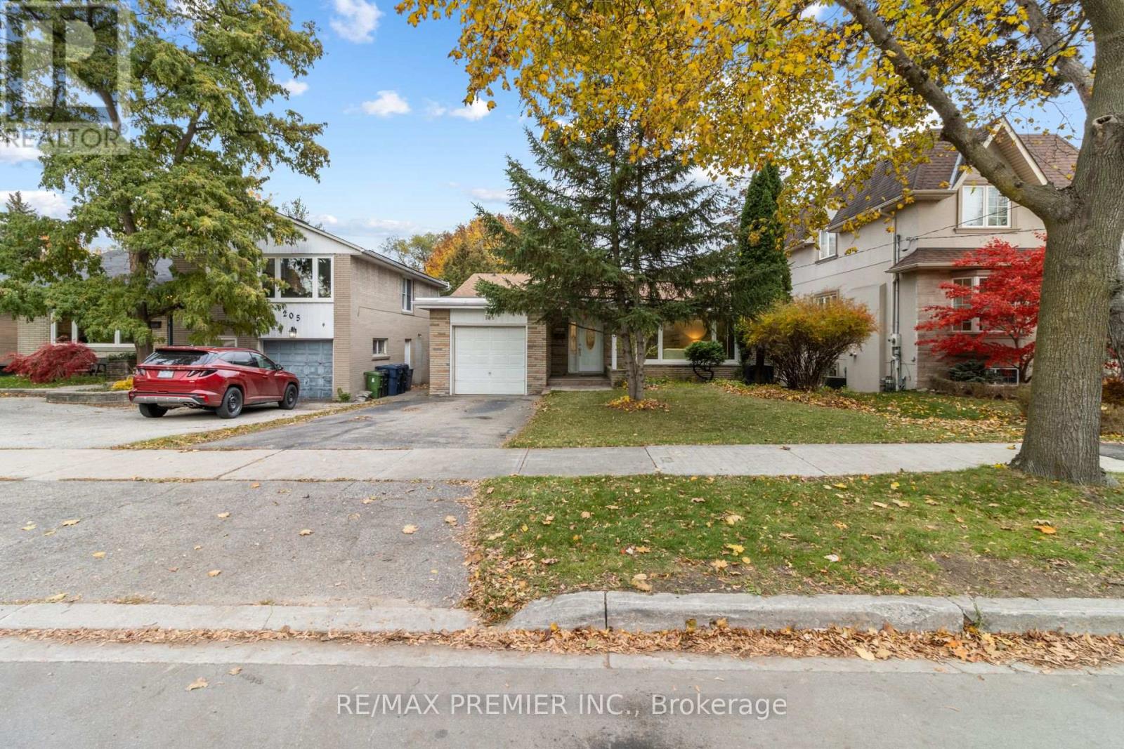 203 MARTIN GROVE ROAD, Toronto, Ontario