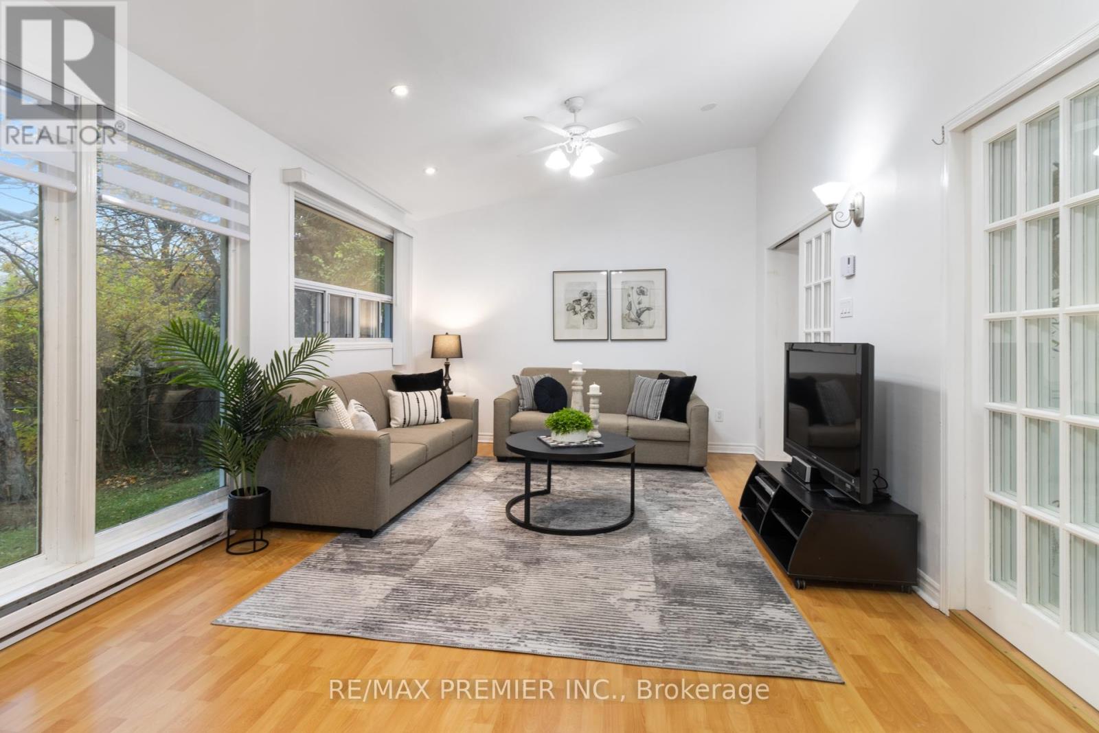 203 Martin Grove Road, Toronto, Ontario  M9B 4L2 - Photo 15 - W12524978