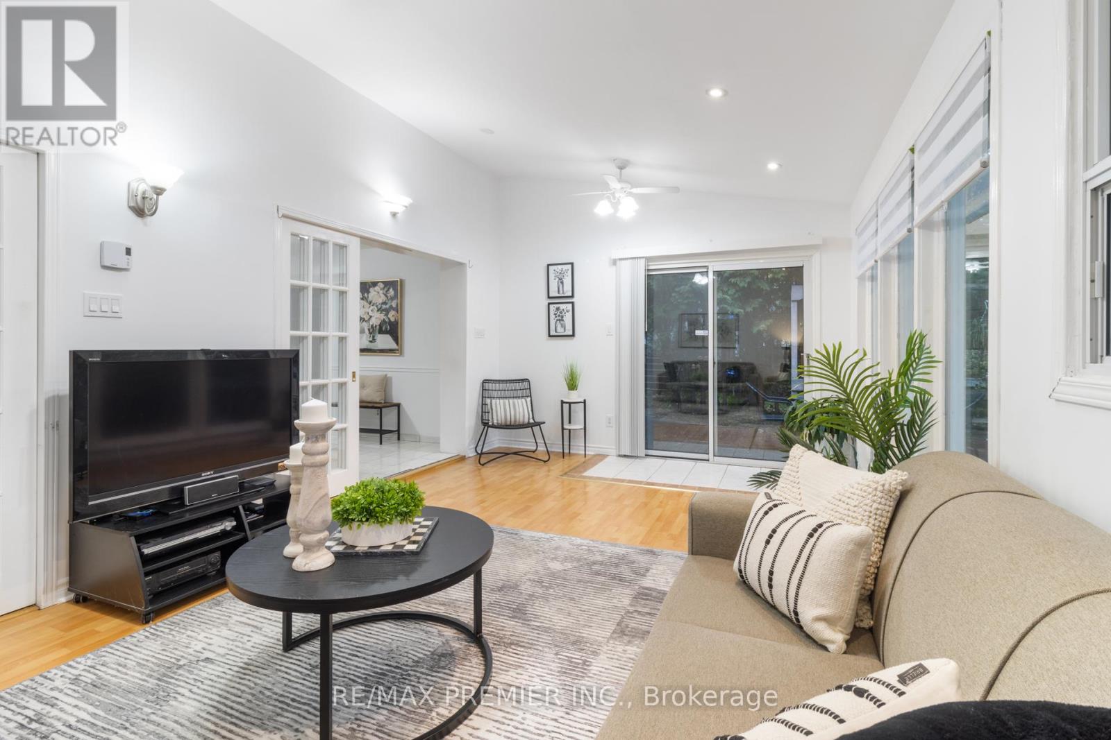 203 Martin Grove Road, Toronto, Ontario  M9B 4L2 - Photo 17 - W12524978