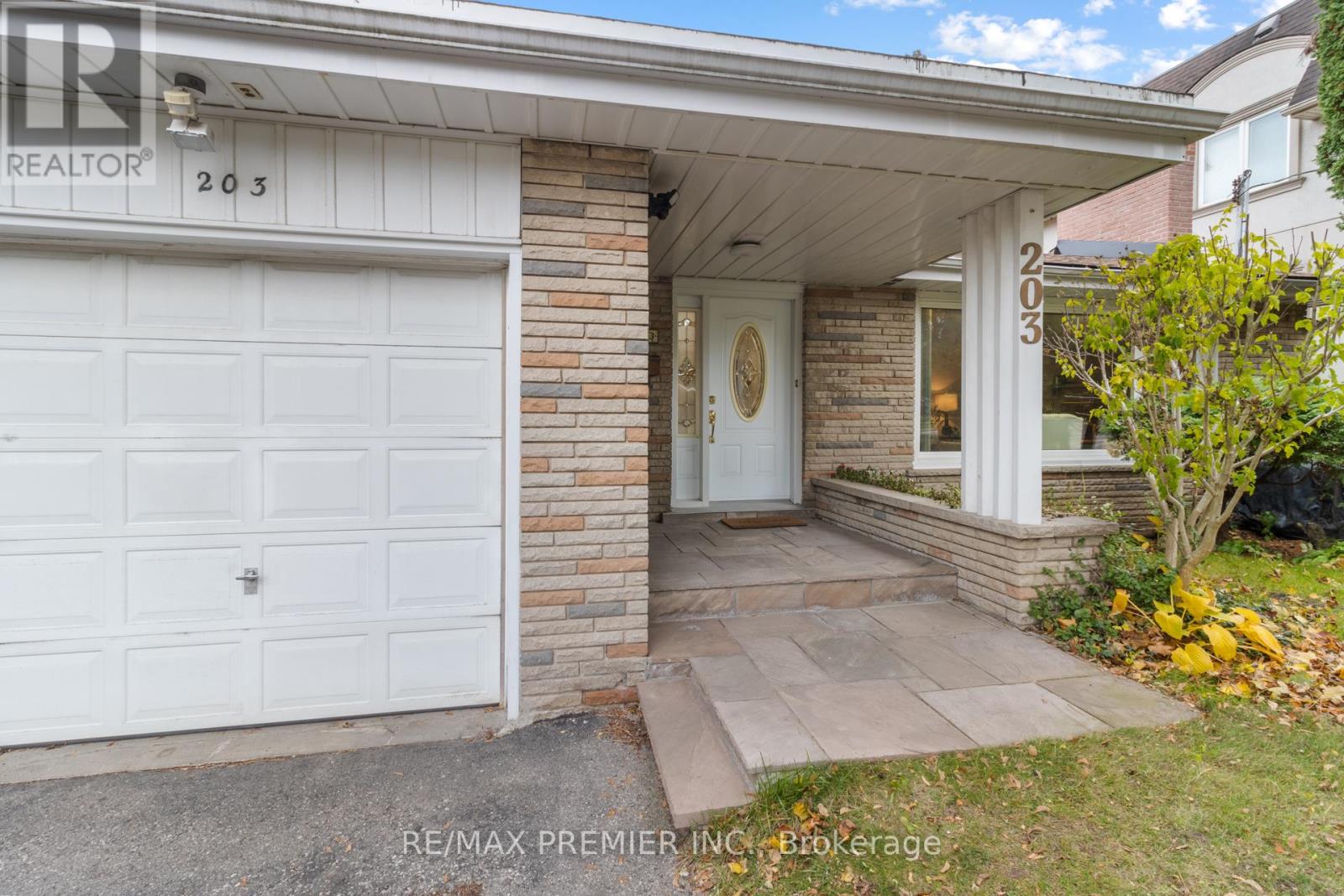 203 Martin Grove Road, Toronto, Ontario  M9B 4L2 - Photo 2 - W12524978