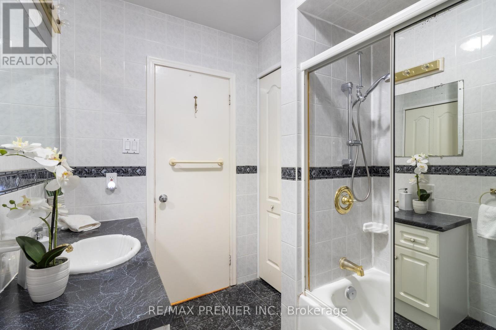 203 Martin Grove Road, Toronto, Ontario  M9B 4L2 - Photo 30 - W12524978