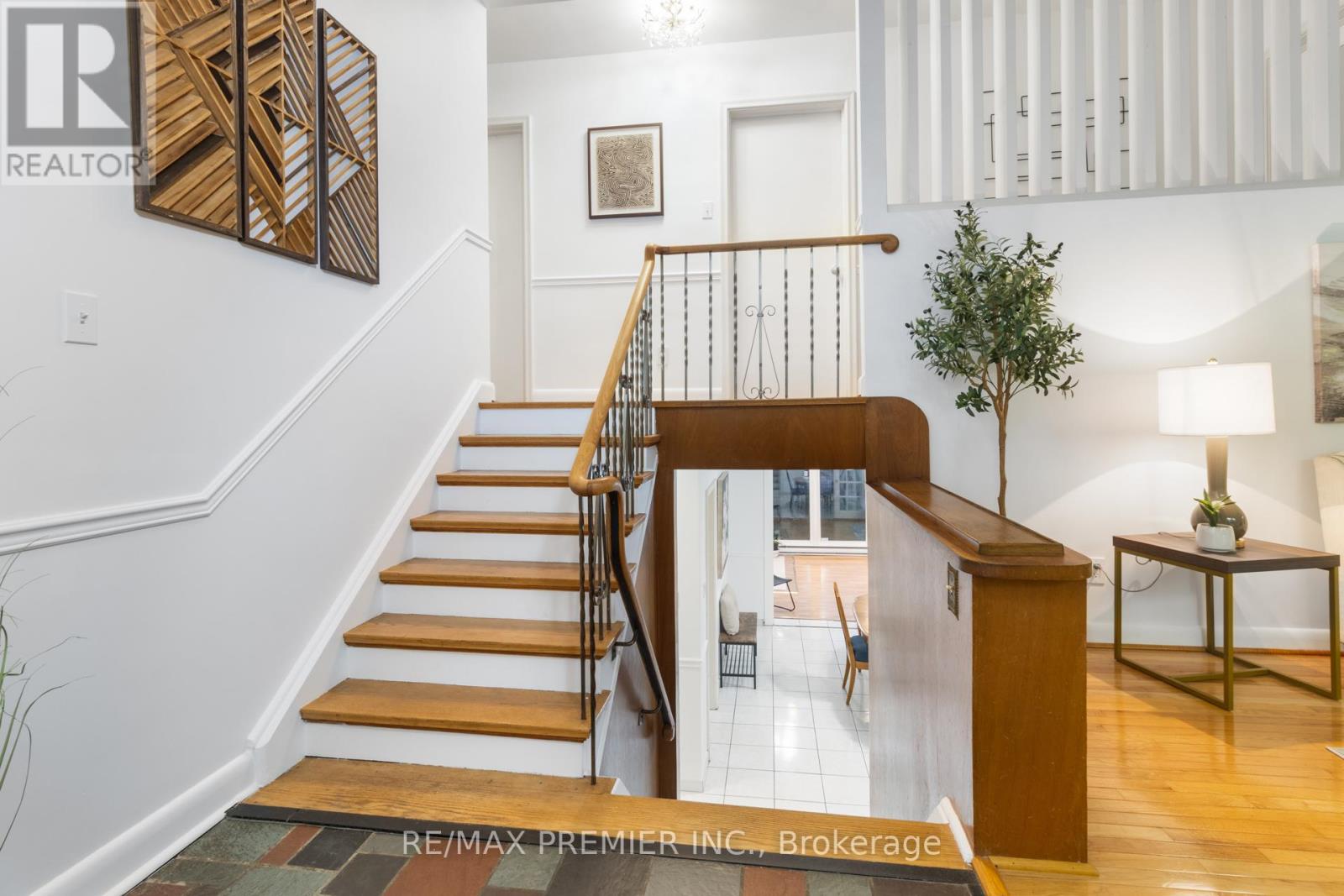 203 Martin Grove Road, Toronto, Ontario  M9B 4L2 - Photo 6 - W12524978