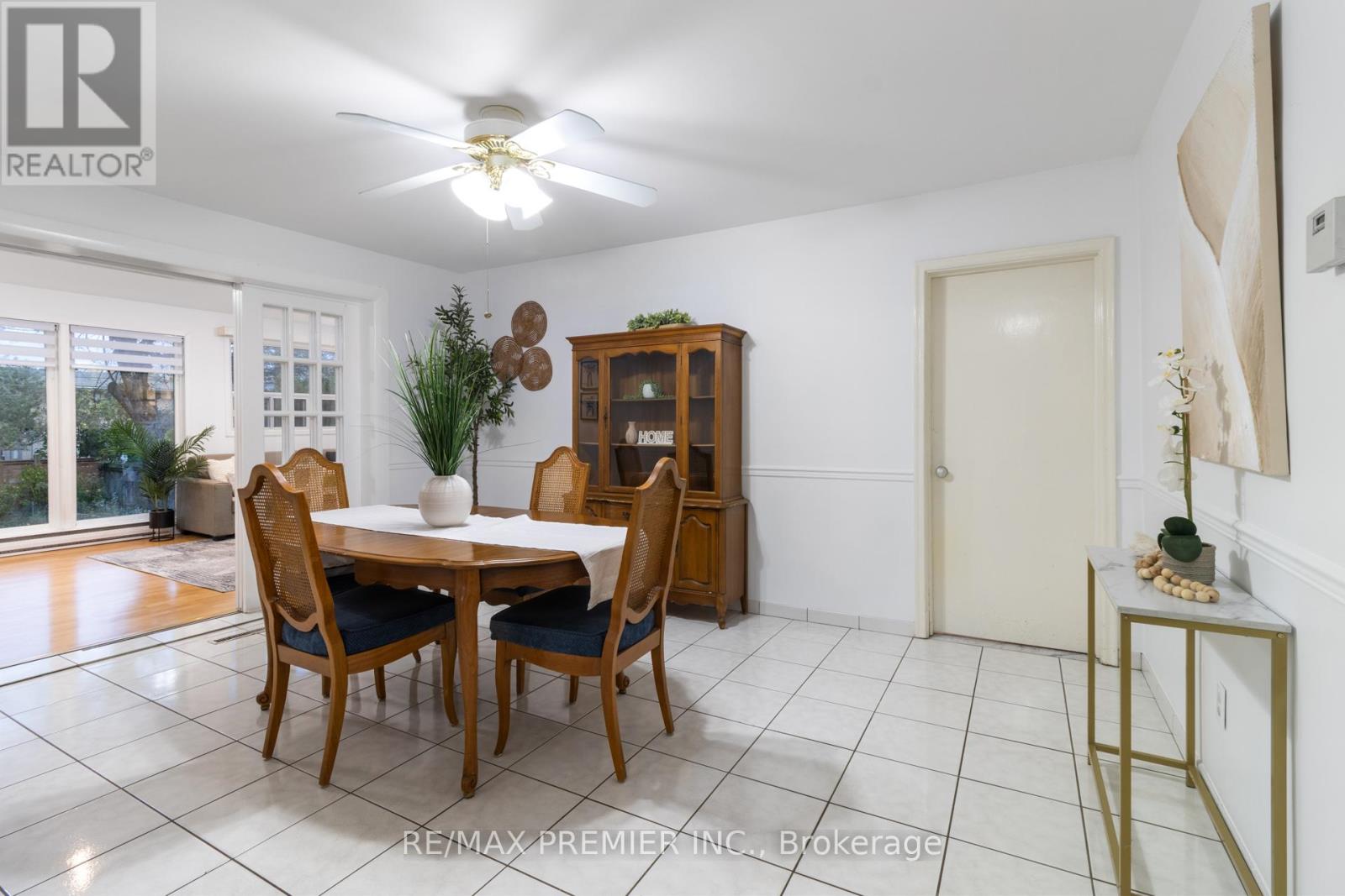 203 Martin Grove Road, Toronto, Ontario  M9B 4L2 - Photo 7 - W12524978