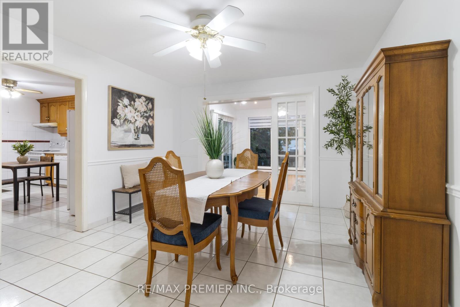 203 Martin Grove Road, Toronto, Ontario  M9B 4L2 - Photo 8 - W12524978