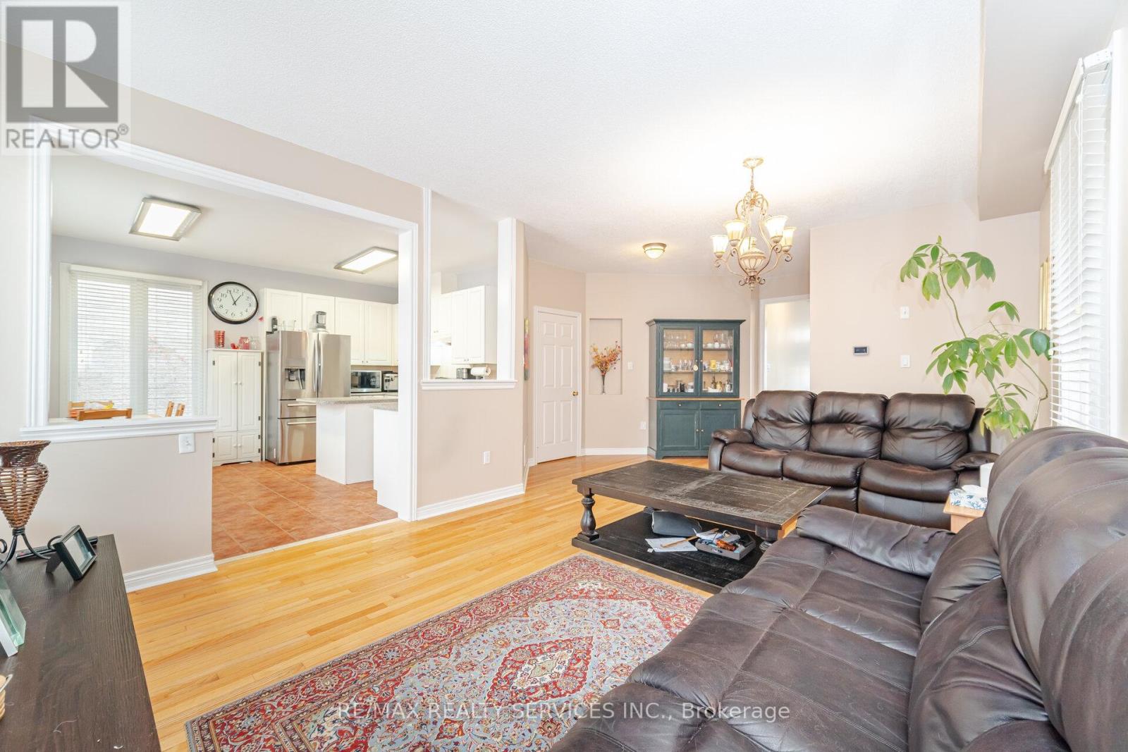 75 Harbourtown Crescent, Brampton, Ontario  L6V 4P5 - Photo 11 - W12524984