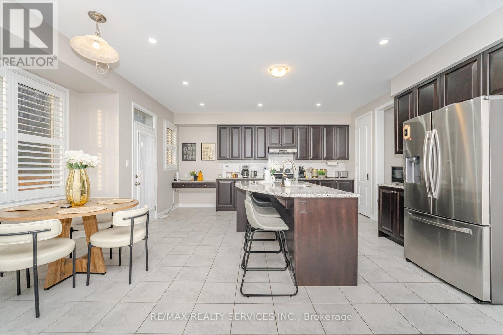 94 Newhouse Boulevard, Caledon, Ontario  L7C 4E4 - Photo 14 - W12524986