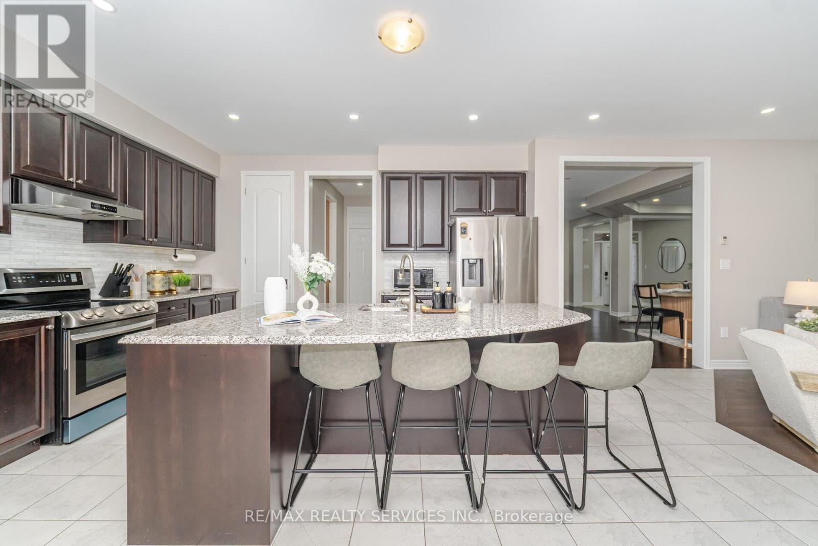 94 Newhouse Boulevard, Caledon, Ontario  L7C 4E4 - Photo 15 - W12524986