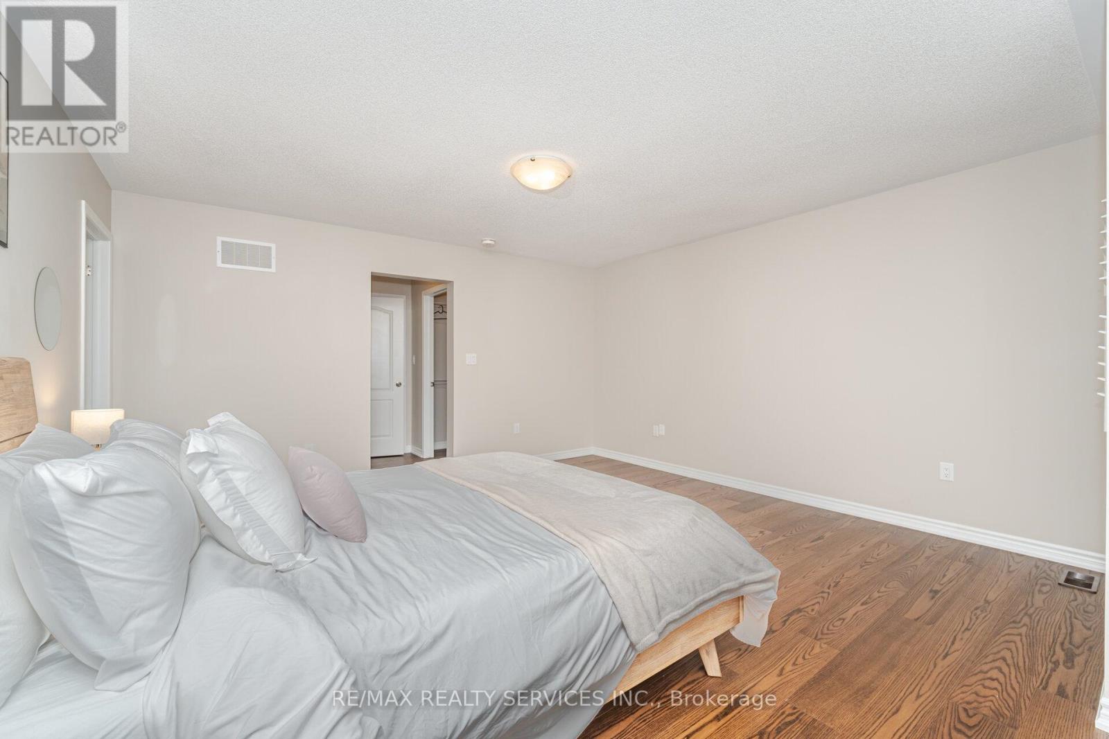 94 Newhouse Boulevard, Caledon, Ontario  L7C 4E4 - Photo 29 - W12524986