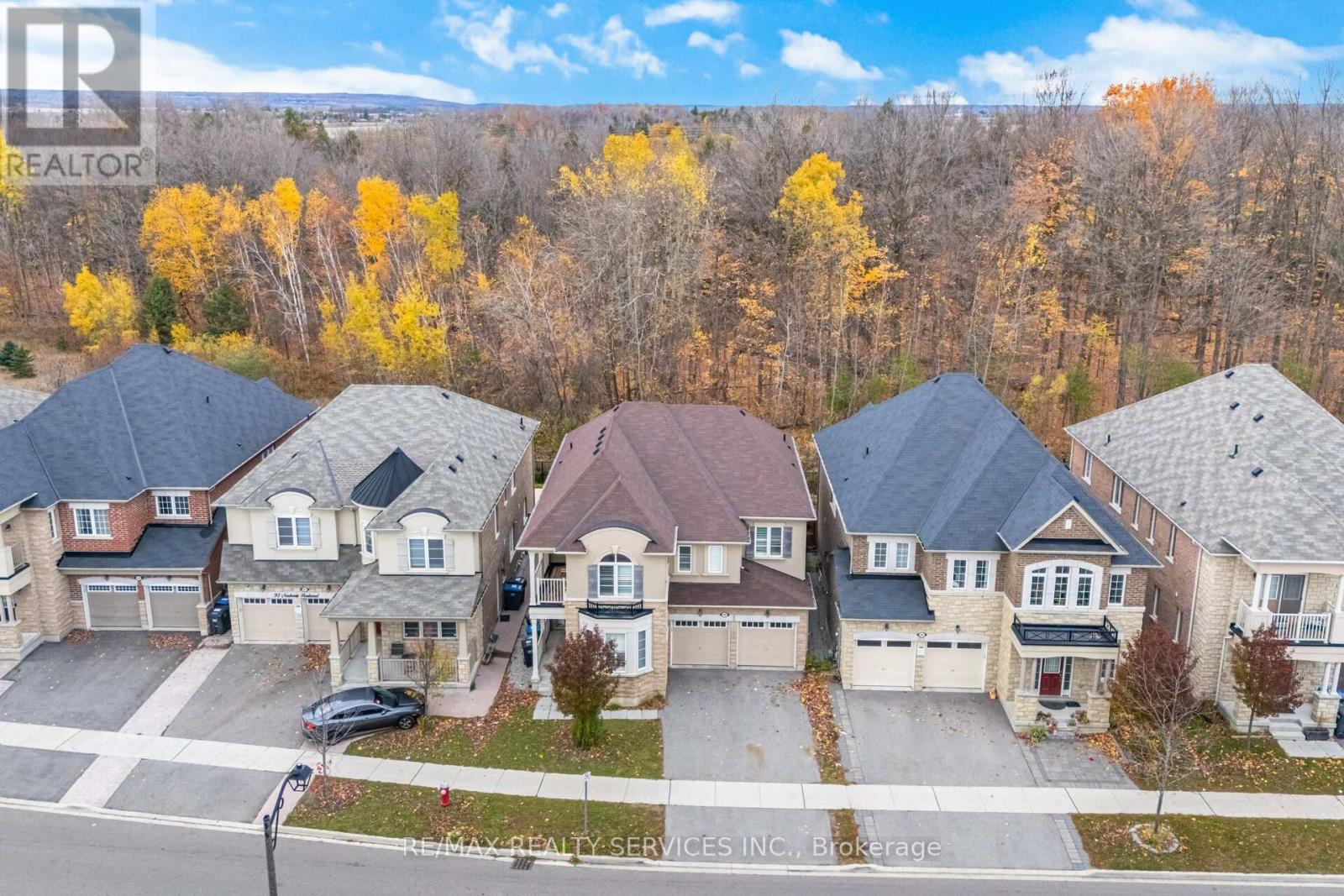 94 Newhouse Boulevard, Caledon, Ontario  L7C 4E4 - Photo 4 - W12524986