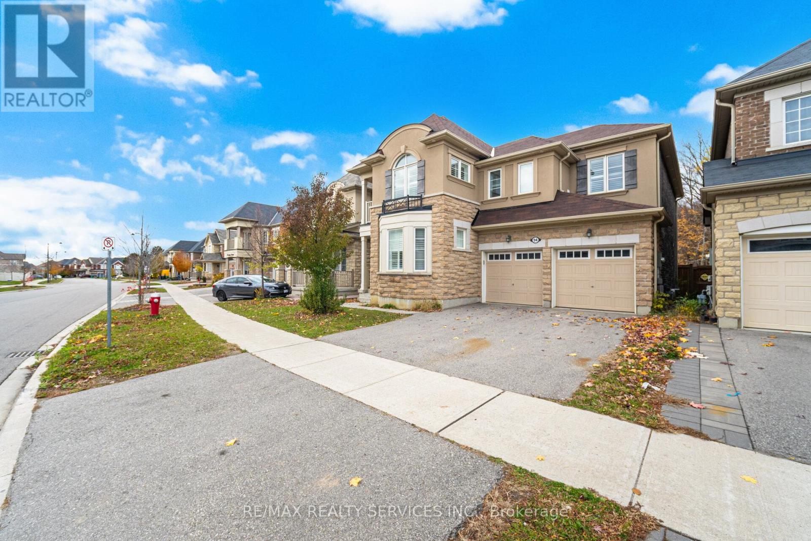94 Newhouse Boulevard, Caledon, Ontario  L7C 4E4 - Photo 6 - W12524986