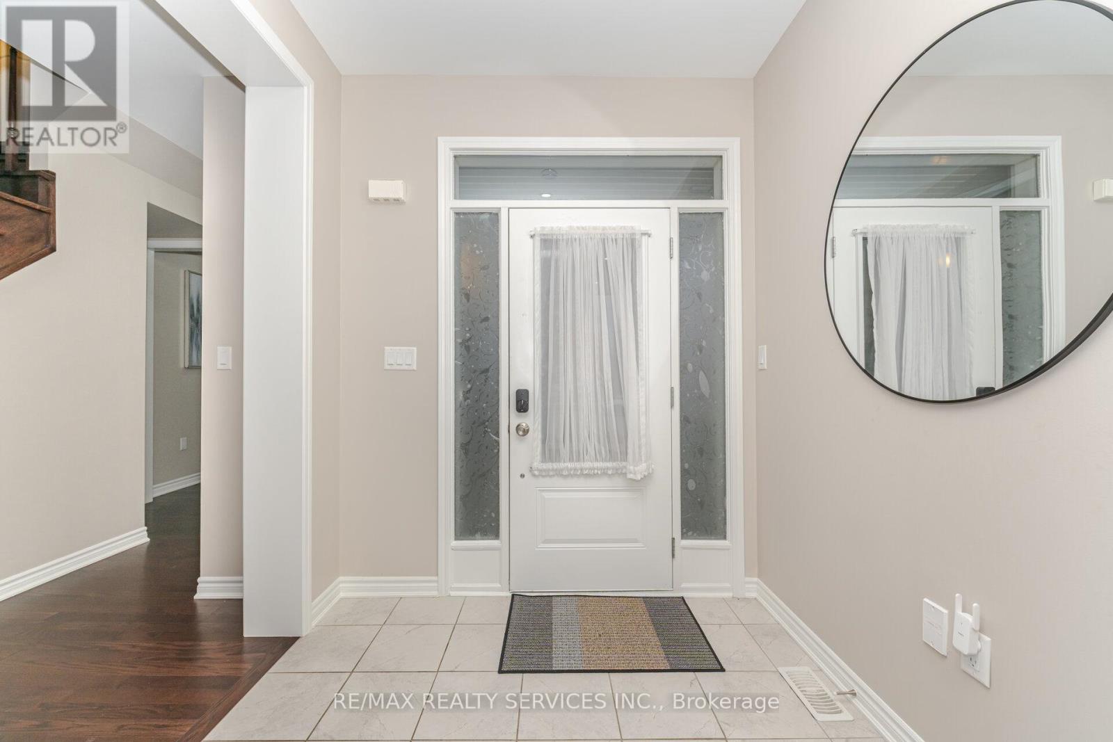 94 Newhouse Boulevard, Caledon, Ontario  L7C 4E4 - Photo 7 - W12524986