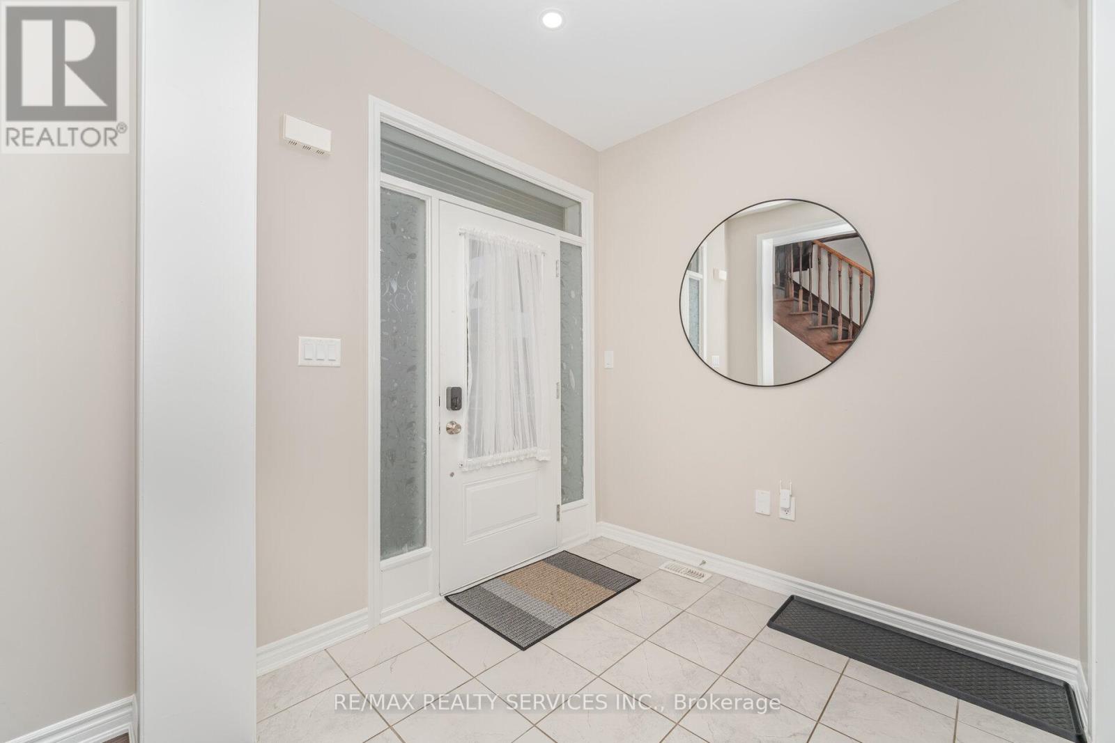 94 Newhouse Boulevard, Caledon, Ontario  L7C 4E4 - Photo 8 - W12524986