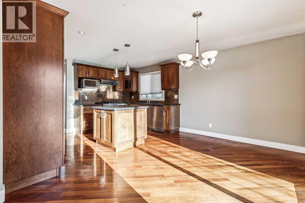 6003 Lacombe Way Sw, Calgary, Alberta  T3E 5T4 - Photo 7 - A2184346