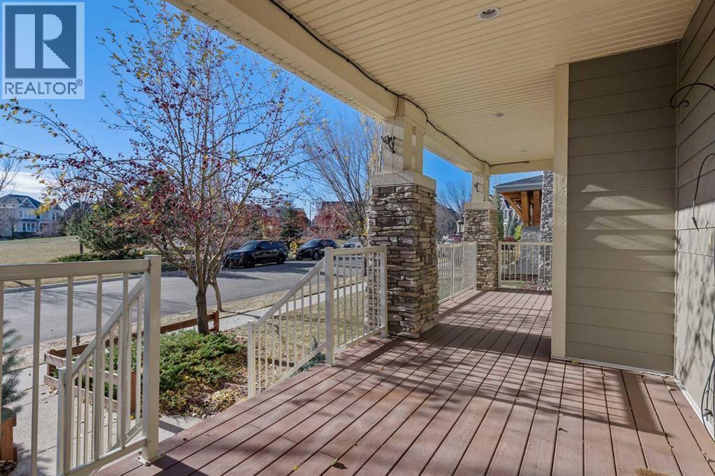 Property at 10 Cooperstown Court SW image 3