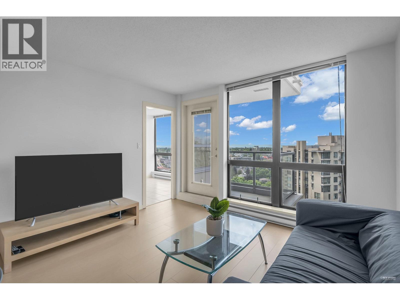 2008 3663 Crowley Drive, Vancouver, British Columbia V5R 6H4 - Photo 2 - R3060252