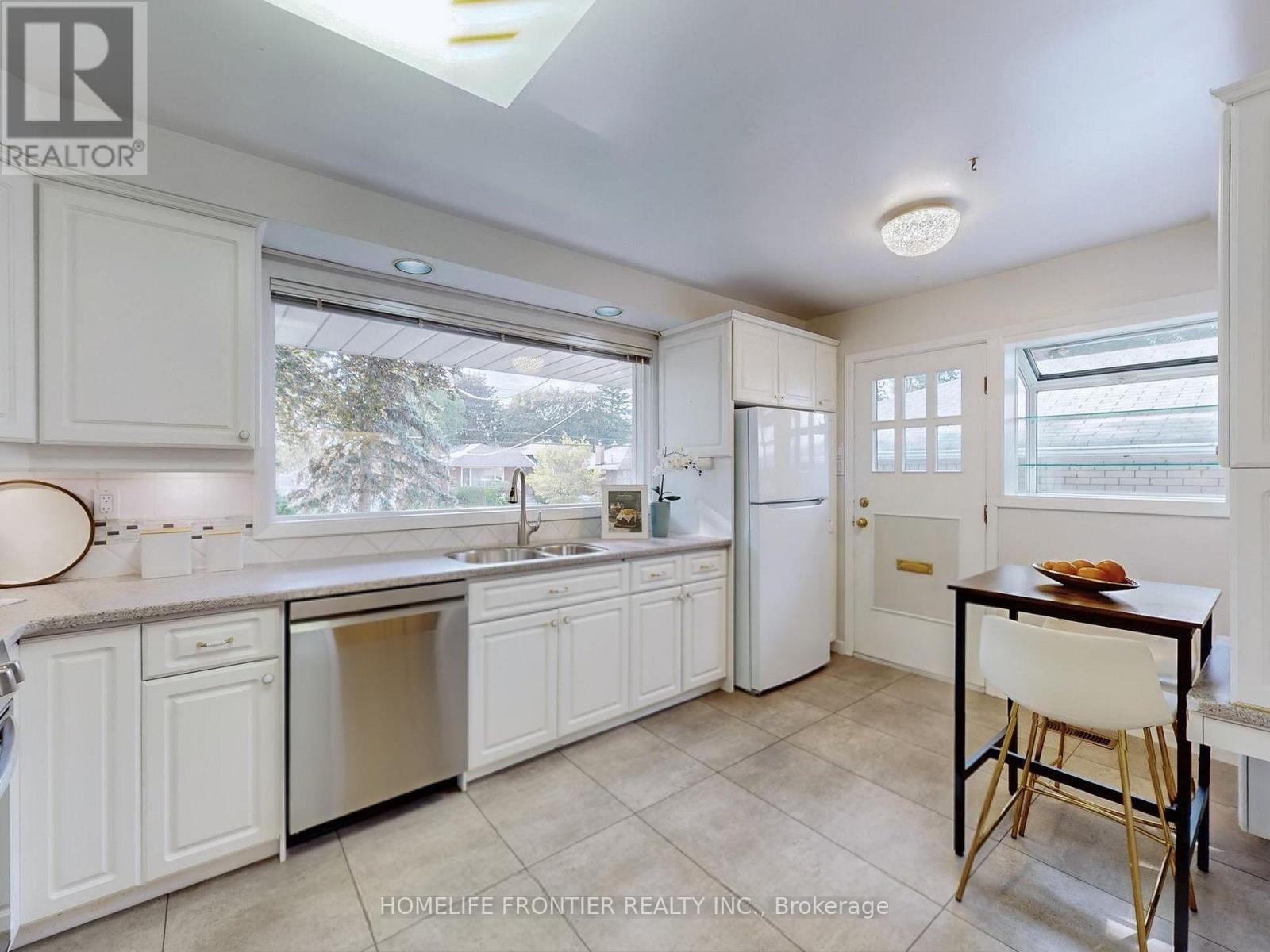 Upper - 52 Landfair Crescent, Toronto, Ontario  M1J 3A7 - Photo 12 - E12524990