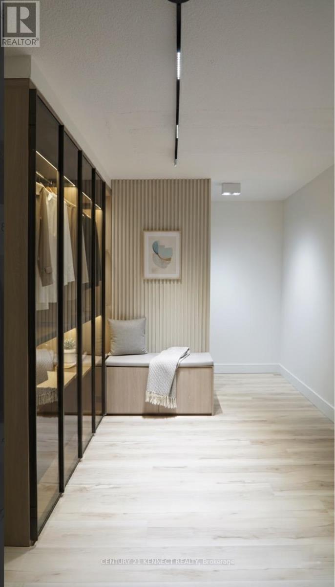 1601 - 3170 Kirwin Avenue S, Mississauga, Ontario  L5A 3R1 - Photo 3 - W12524662