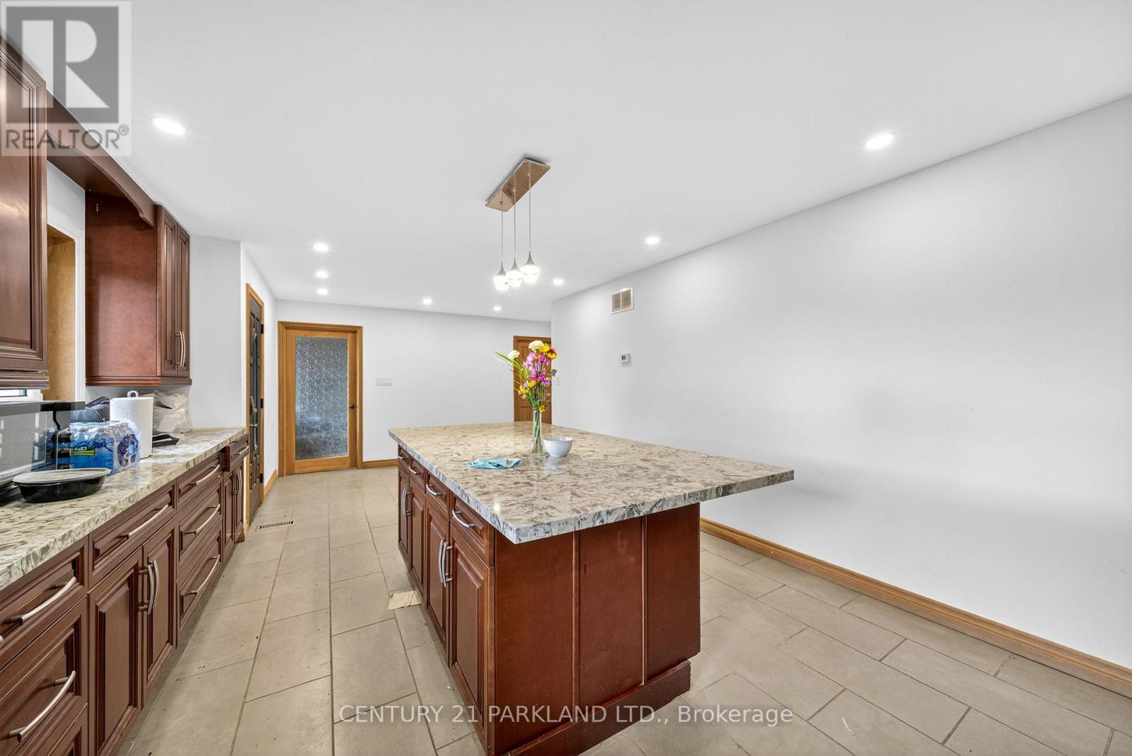 2448 Holborn Road, East Gwillimbury, Ontario  L0G 1R0 - Photo 3 - N12524508