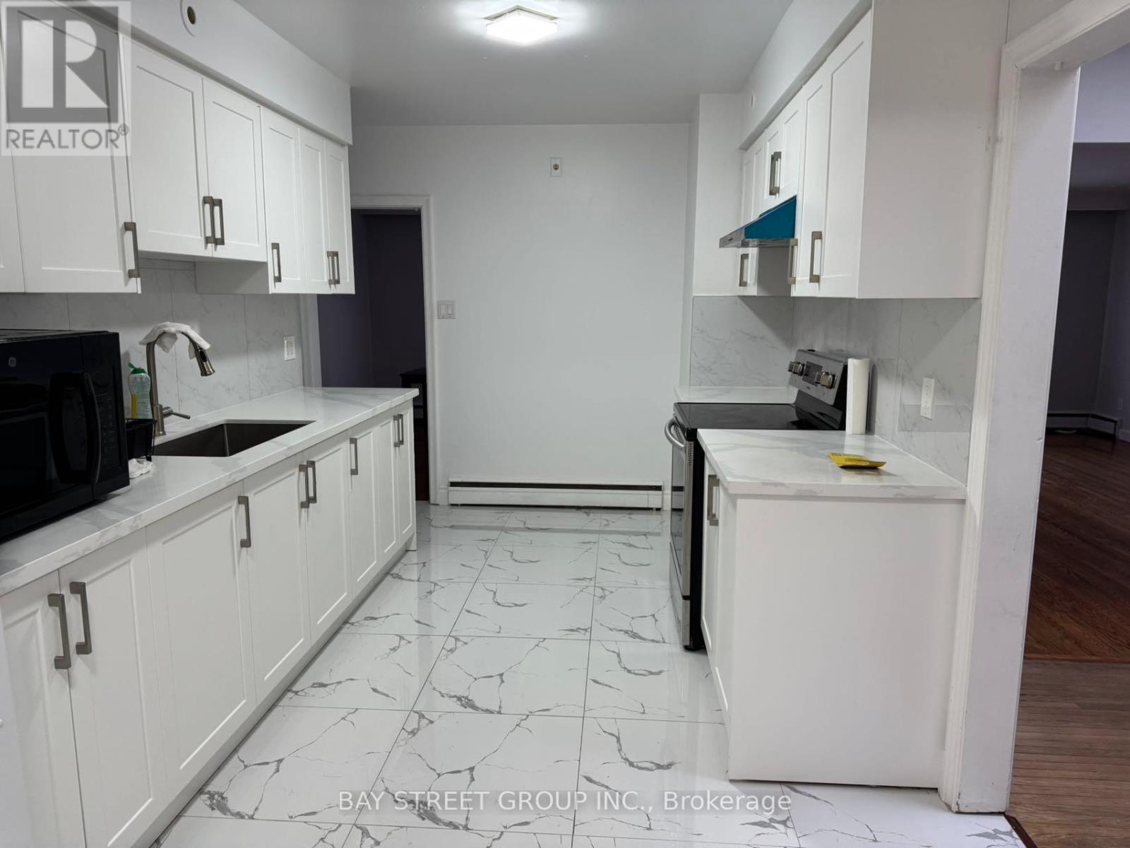 44 Hawksbury Drive, Toronto, Ontario M2K 1M5 - Photo 3 - C12373527