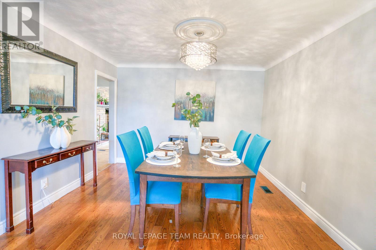 12 Oakview Avenue, Ottawa, Ontario  K2G 3A1 - Photo 11 - X12525058