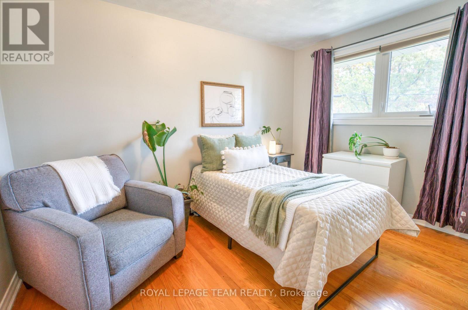 12 Oakview Avenue, Ottawa, Ontario  K2G 3A1 - Photo 22 - X12525058