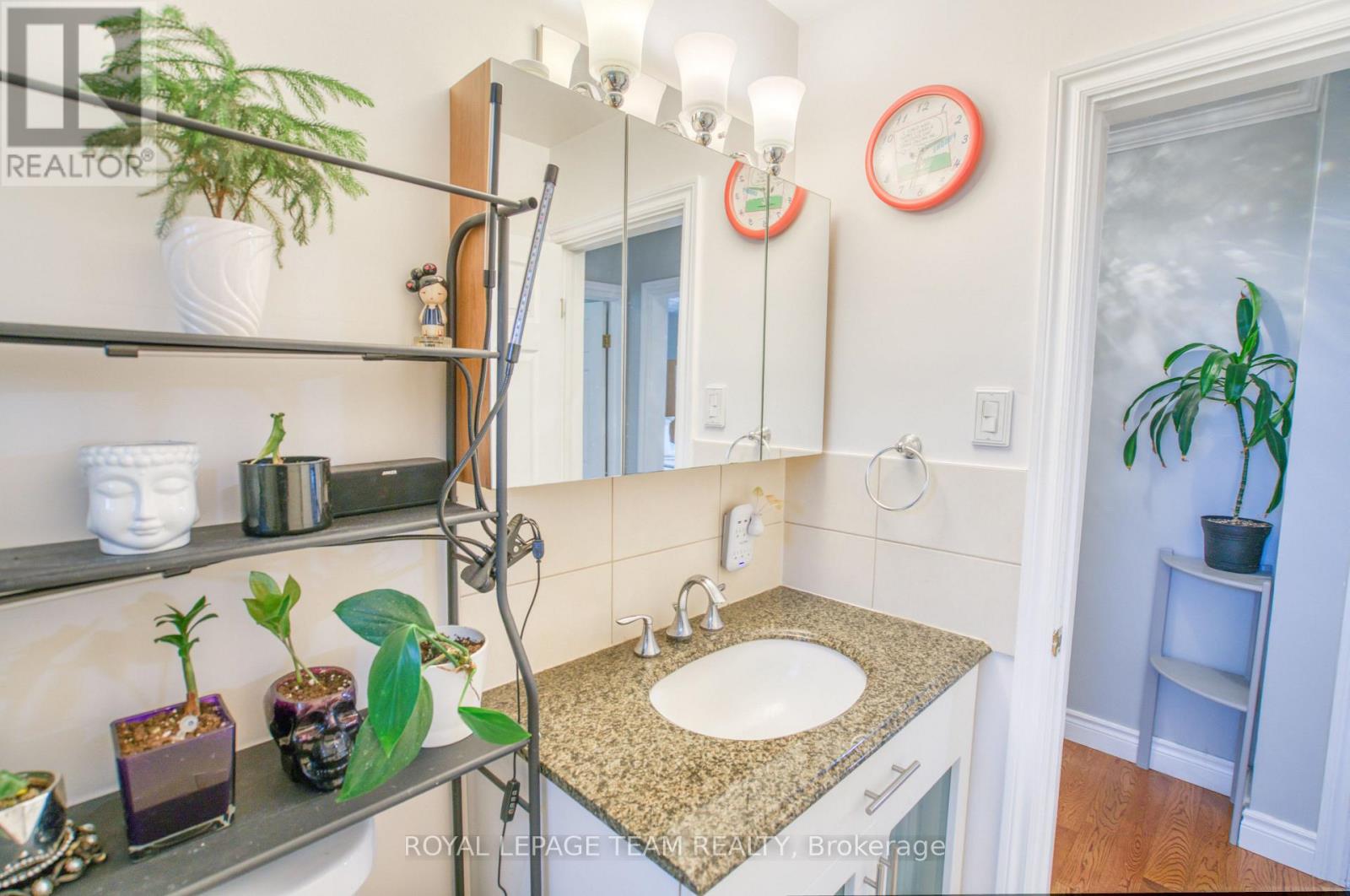 12 Oakview Avenue, Ottawa, Ontario  K2G 3A1 - Photo 25 - X12525058