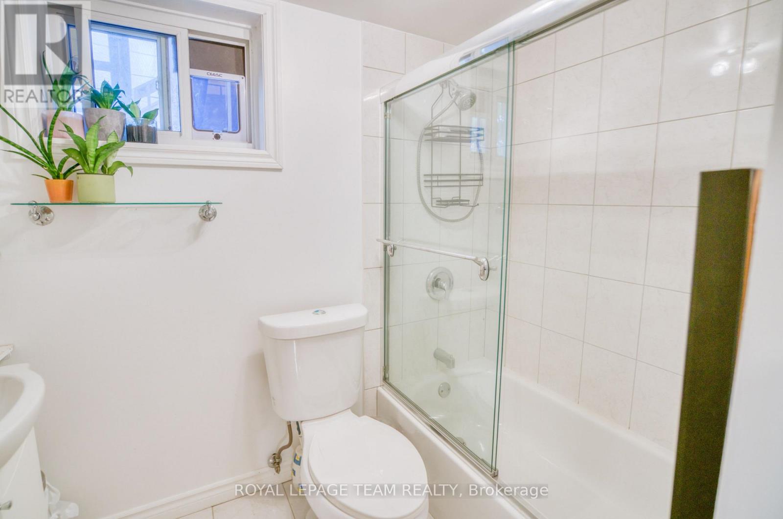 12 Oakview Avenue, Ottawa, Ontario  K2G 3A1 - Photo 29 - X12525058