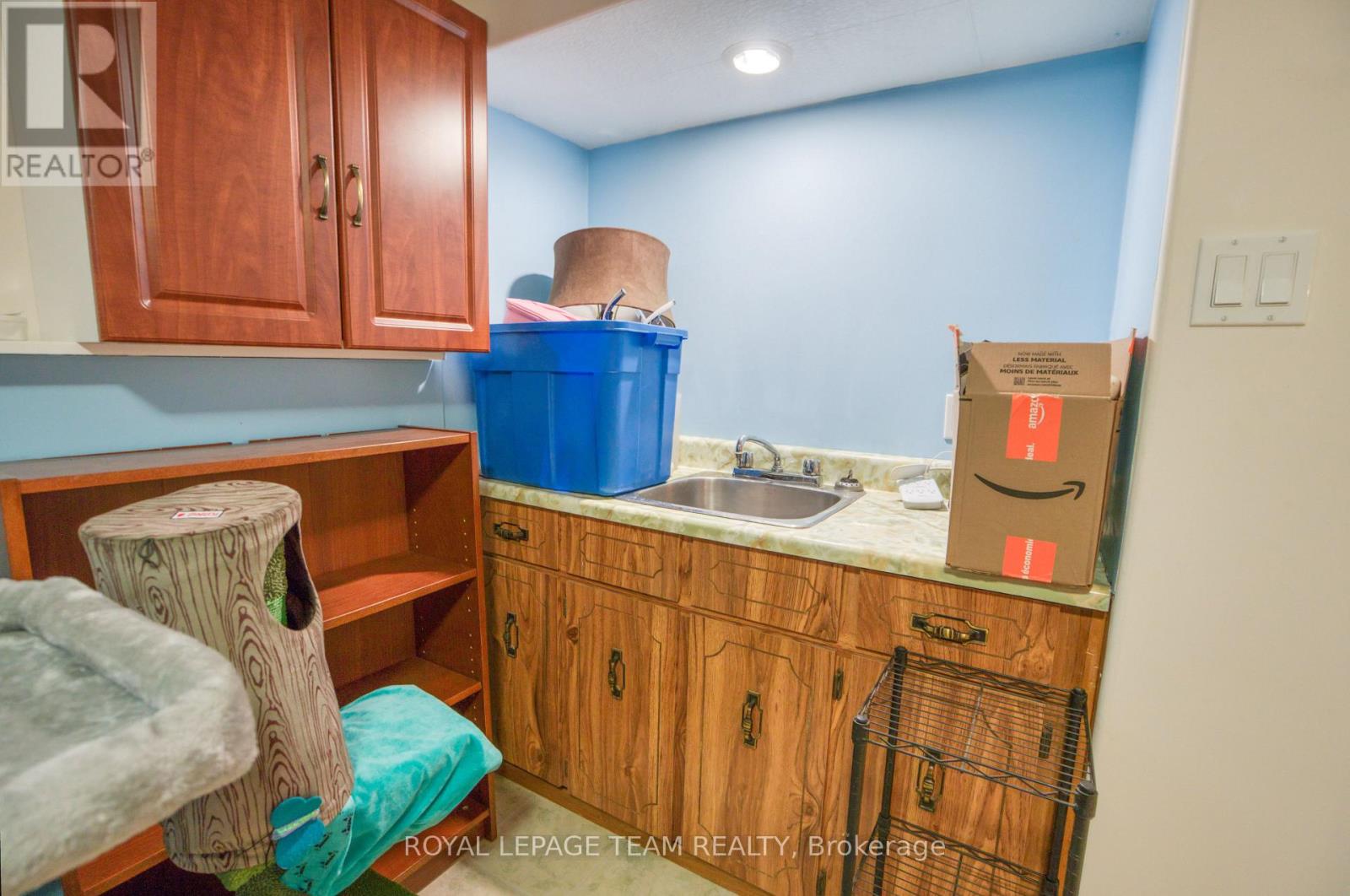 12 Oakview Avenue, Ottawa, Ontario  K2G 3A1 - Photo 32 - X12525058