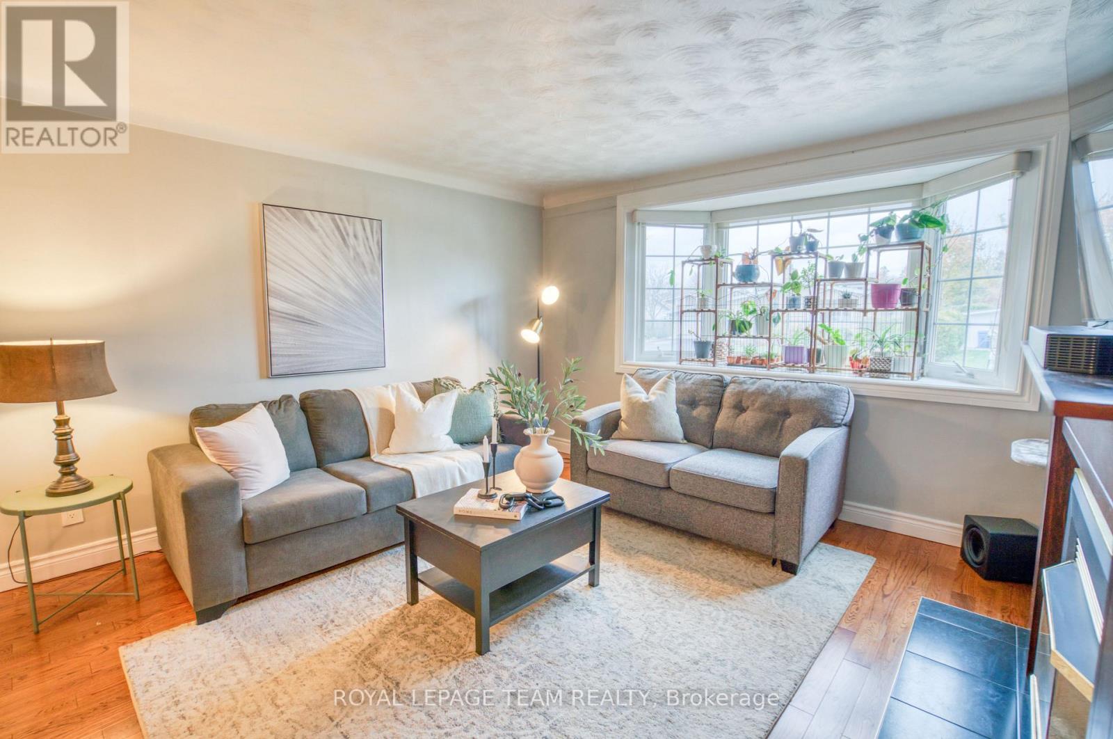 12 Oakview Avenue, Ottawa, Ontario  K2G 3A1 - Photo 8 - X12525058